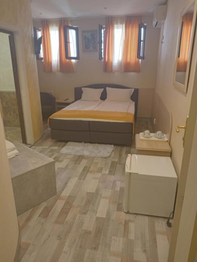Hotel Dali Plovdiv Bagian luar foto