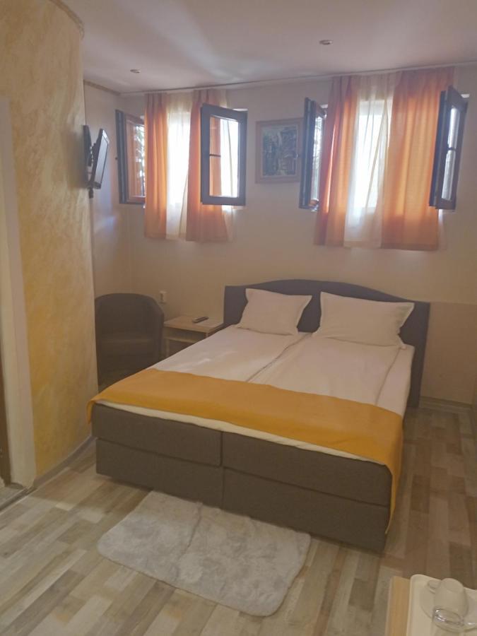 Hotel Dali Plovdiv Bagian luar foto