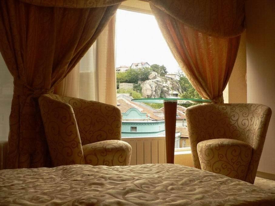 Hotel Dali Plovdiv Bagian luar foto
